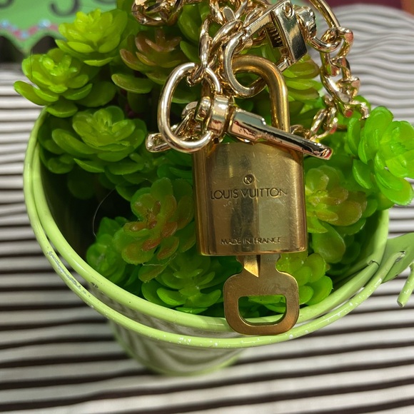 Louis Vuitton Pad Lock Chocker Necklace#318 - Picture 4 of 15